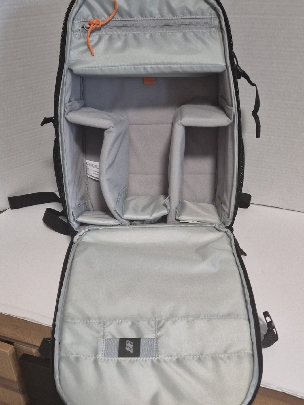 LowePro Tahoe BP 150. Lightweight Compact Camera Backpack (Black) Unisex - Picture 4 of 8